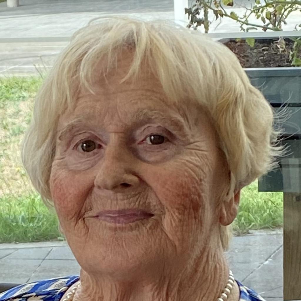 Françoise Vanneste geboren te Kortrijk overlijden in het WZC Riethove te Oudenburg afscheid door Uitvaartzorg Bentein & Pollet van Oudenburg